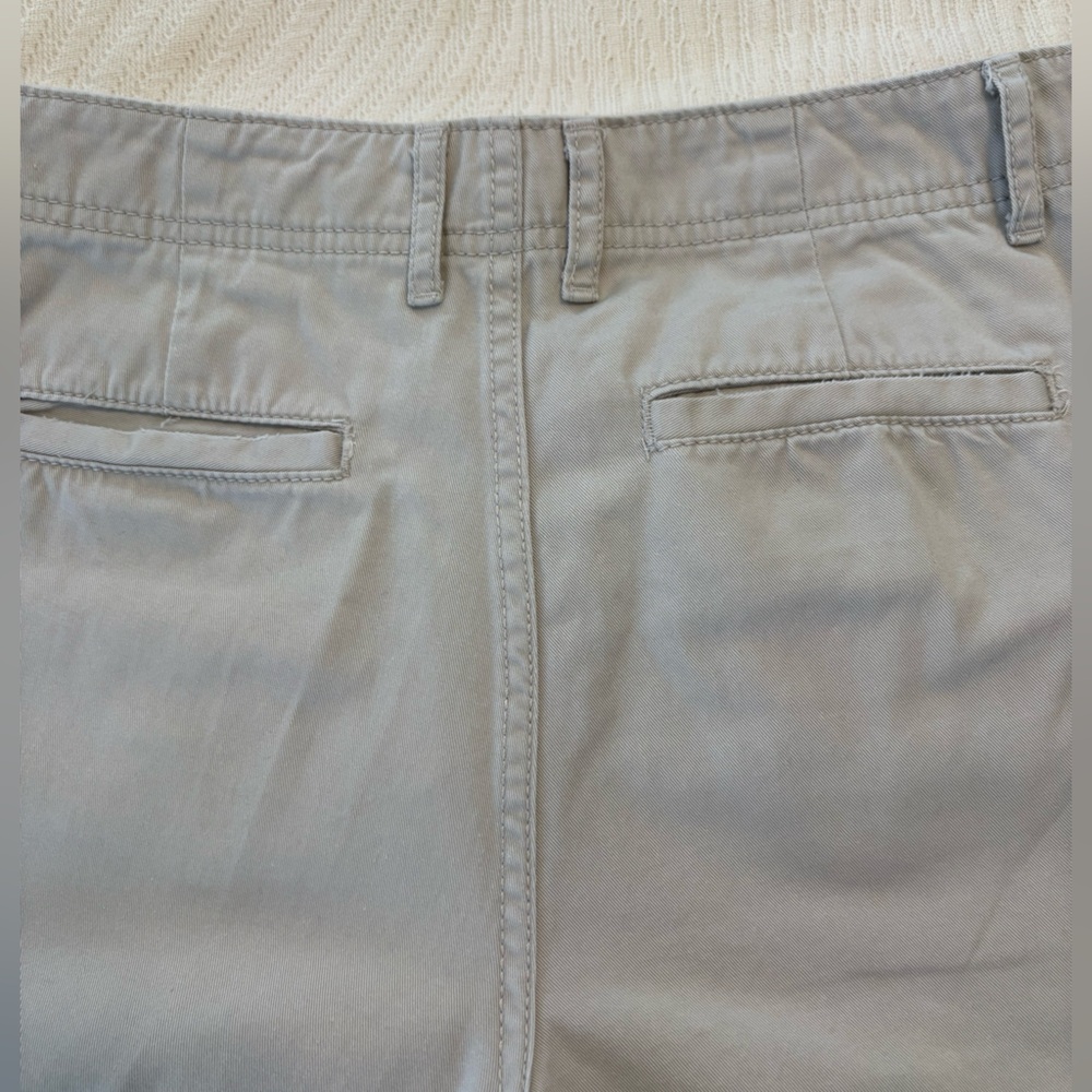 Elle Capris - Picture 5 of 7